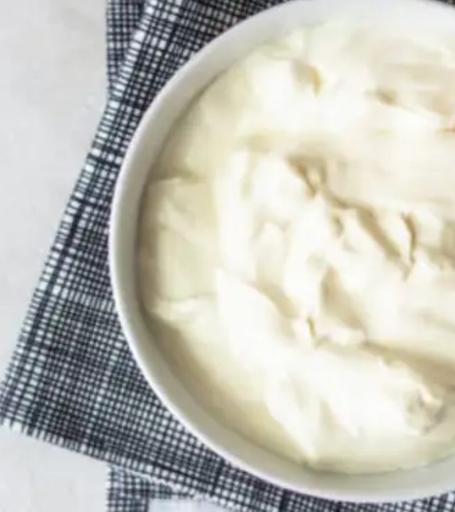 Curd: दह्यासोबत या गोष्टी खाल्या तर, पोटात विष तयार होईल!