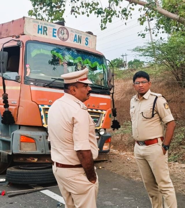 कर्नाटक : कर्नाटकमध्ये कलबुर्गी येथे भीषण अपघात; ५ जणांचा मृत्यू