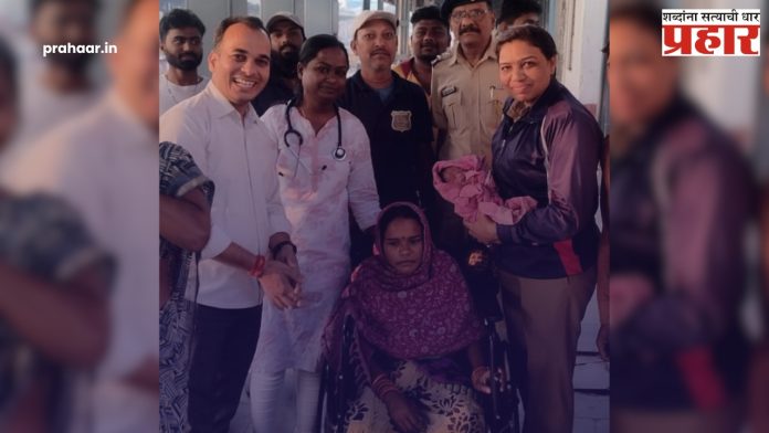 Nashik News : चालत्या रेल्वेत महिलेने दिला कन्यारत्नाला जन्म!