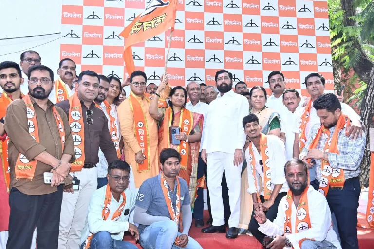 Shivsena News : उद्धव गटाला धक्का, घाडी पती – पत्नी शिवसेनेत