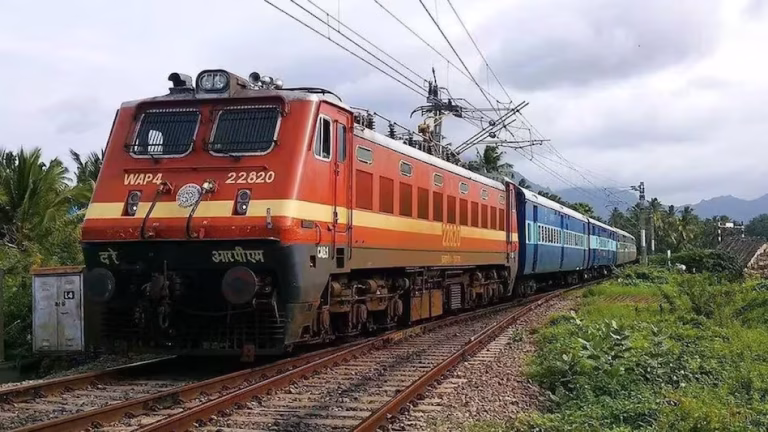 काश्मीरमध्ये अडकलेल्या पर्यटकांसाठी रेल्वेची विशेष गाडी