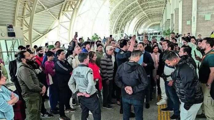 लंडनहून मुंबईला येणारे विमान तुर्की विमानतळावर दोन दिवसापासून अडकले; २५० हून अधिक प्रवासी