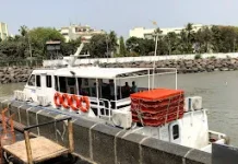 अजंठा कॅटमरॉन बोटीचा प्रवासी वाहतूक परवाना निलंबित, प्रवासी वाहतुकीवर निर्बंध