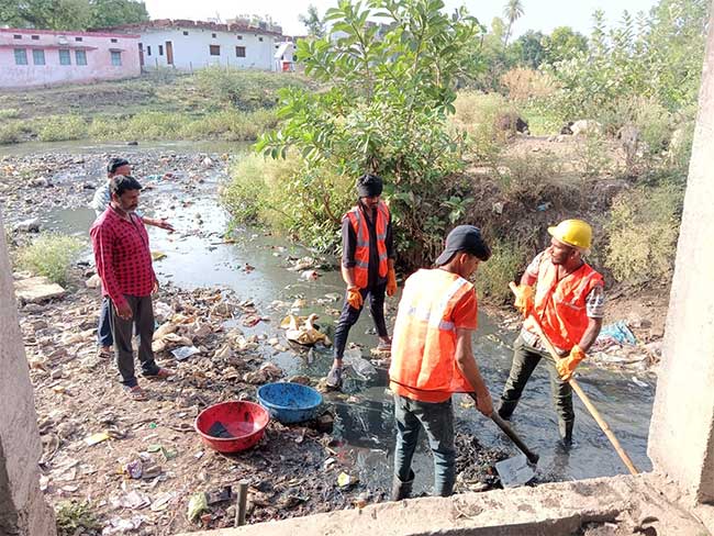 नाले व कचरा सफाई