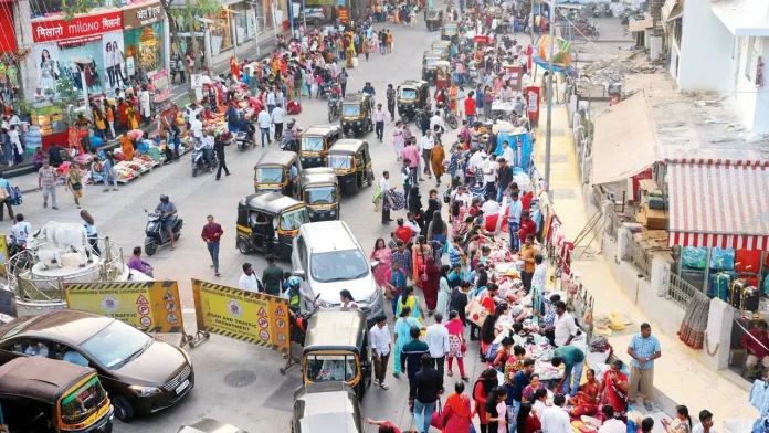Mumbai : मुंबईतील फेरीवाल्यांची समस्या कर्करोगासारखी, महापालिका आयुक्तांनी नागरिकांना केले आवाहन
