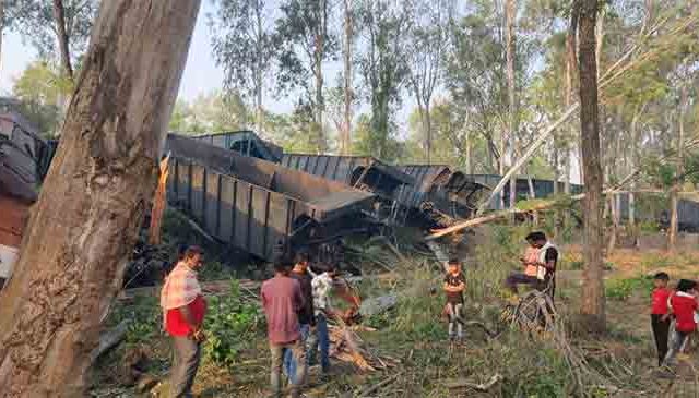 Train Accident: झारखंडमध्ये मोठा रेल्वे अपघात, दोन मालगाड्यांची समोरासमोर टक्कर