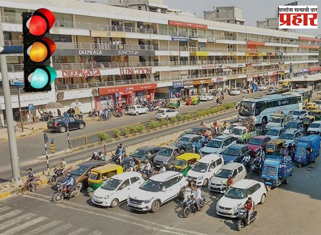 Nashik News : नाशिककरांची उन्हाच्या चटक्यांमुळे सिग्नलवर थांबण्याची दमछाक! 