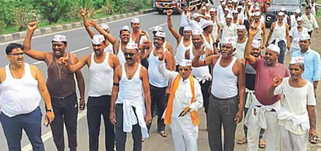 आडवण, पारदेवी भूसंपादनाविरोधात अर्धनग्न मोर्चा