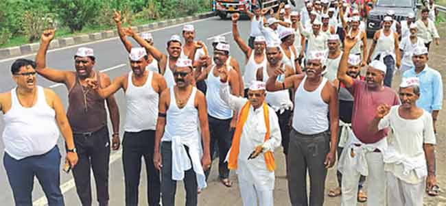 आडवण, पारदेवी भूसंपादनाविरोधात अर्धनग्न मोर्चा