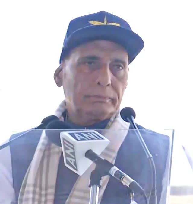 'भारताच्या ब्राह्मोसपुढे झुकला पाकिस्तान'
