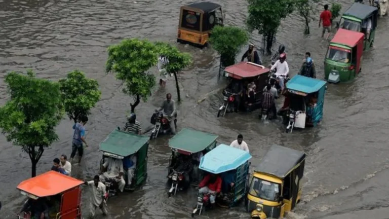 पूर्वोत्तर भारतात मुसळधार, भूस्खलनात १९ जणांचा मृत्यू, हजारो कुटुंबं बाधित
