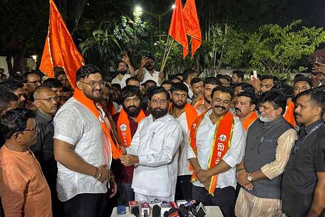 पुण्यात राष्ट्रवादीच्या कार्यकर्त्यांनी दाखवला कात्रजचा घाट!