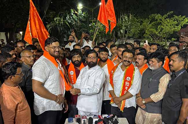 पुण्यात राष्ट्रवादीच्या कार्यकर्त्यांनी दाखवला कात्रजचा घाट!
