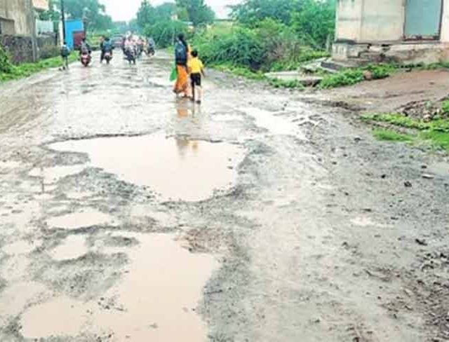 खर्डे ते वार्शी रस्त्याची दुरवस्था