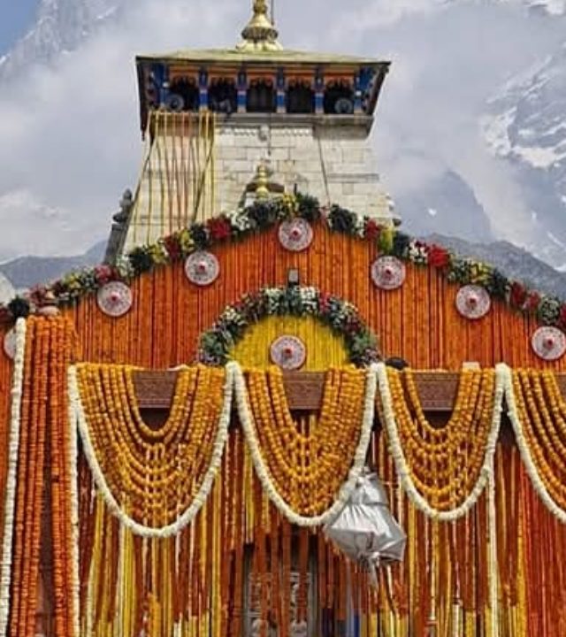 बदरी-केदारसह चारधाममध्ये मोबाईल बंदी ,प्रशासनाची रील आणि फोटोवर कडक नजर