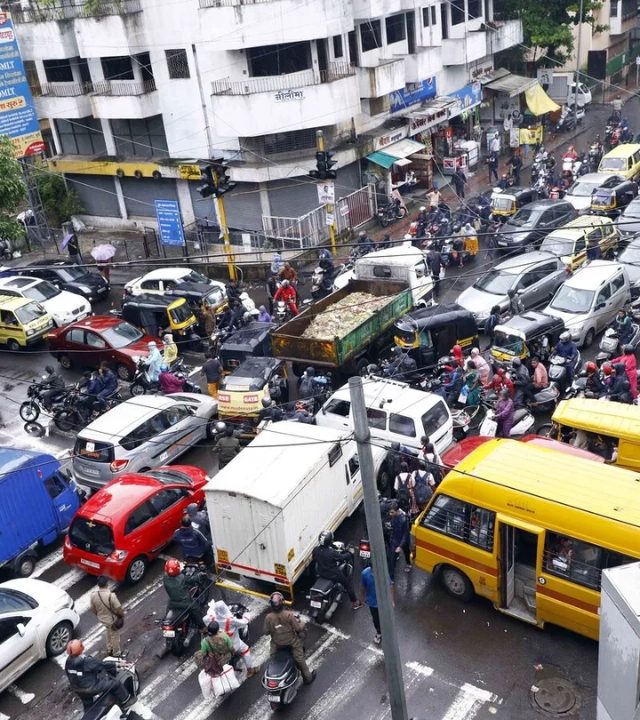 Pune Traffic Update : सावधान पुणेकरांनो! एफसी रोडवर नियम तोडणाऱ्यांवर आता एआय कॅमेराचा डोळा!