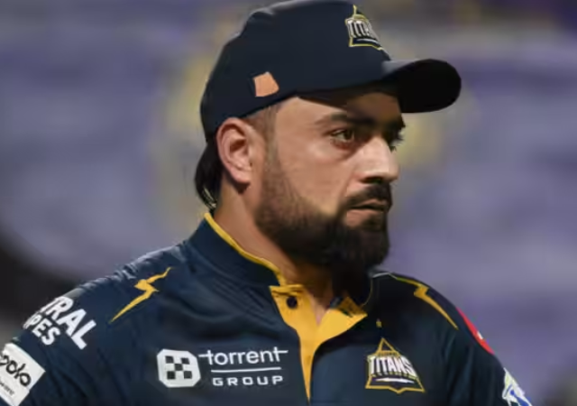 गुजरात टायटन्सचा राशिद खान IPL 2025 मधील सर्वाधिक महागडा आणि अयशस्वी गोलंदाज