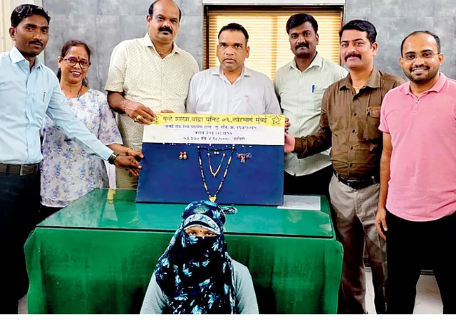 चोऱ्या करण्यासाठी दिल्लीहून मुंबईत आलेल्या महिलेला अटक, लाखोंचा मुद्देमाल जप्त
