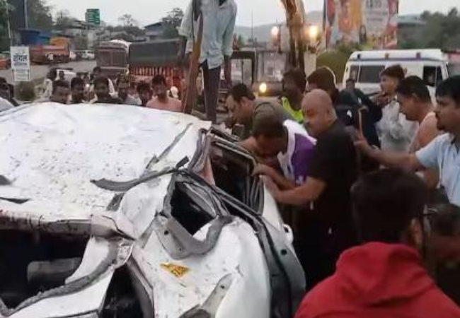 जगबुडी नदीत कोसळली कार, पाच जणांचा मृत्यू