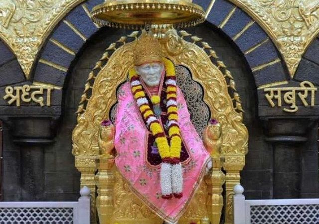 शिर्डी संस्थानची 'डोनेशन पॉलिसी' लागू, साई भक्तांसाठी १० हजारात थेट आरती!