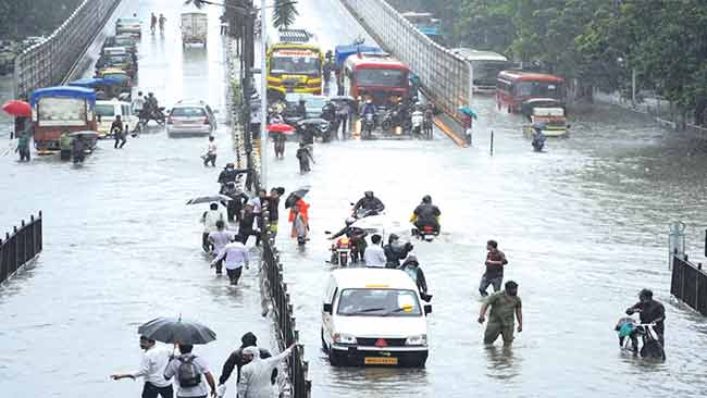 पाणीचं पाणी चहुकडे…