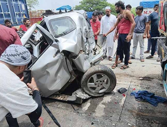 राष्ट्रीय महामार्गावर भीषण अपघात ; तिघांचा मृत्यू
