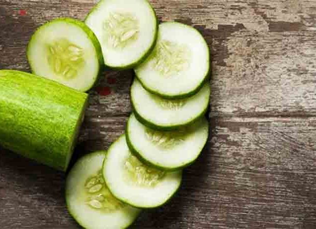 Health: काकडी सोलून खावी की न सोलता? जाणून घ्या योग्य पद्धत