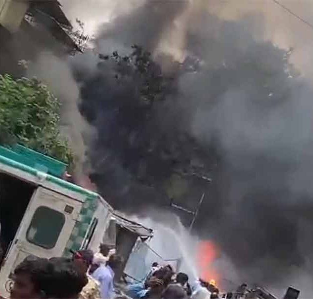 मीरा रोड येथील कामगारांच्या झोपड्यांना भीषण आग!