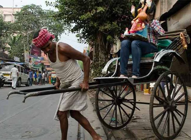 माथेरानच्या हात रिक्षा चालकांचे पुनर्वसन कधी होणार?