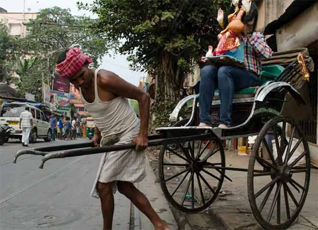 माथेरानच्या हात रिक्षा चालकांचे पुनर्वसन कधी होणार?