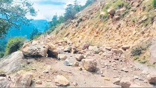 ‘डोंगरावरील रहिवाशांनी स्थलांतर करावे’