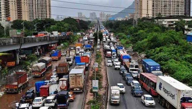 कल्याण शीळ रोड येथील वाहतूक कोंडीचा प्रश्न सुटणार कधी?