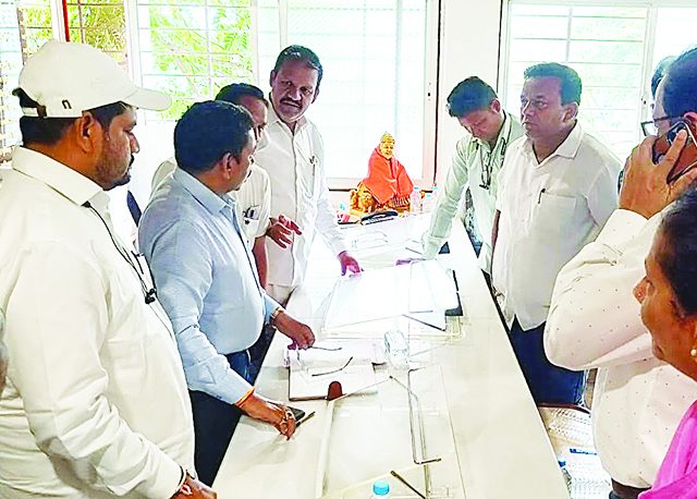 वणी ग्रामस्थांचा महावितरणबाबत तक्रारींचा पाढा, अधिका-यांना धरले धारेवर