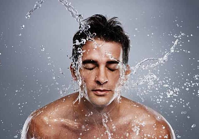 Men's Skin Care : मुरुम आणि डाग टाळायचे? मग दिवसातून २ वेळा चेहरा धुणं का गरजेचं आहे, ते जाणून घ्या!