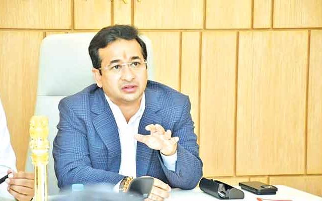 आजारपणाचे सोंग घेऊन विदेशवारी करणे पडले महागात