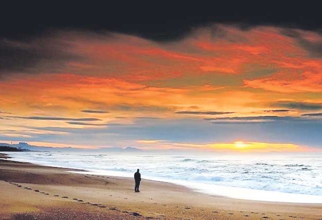 प्रयत्नांच्या सावल्यांत हरवत गेलेले रंग