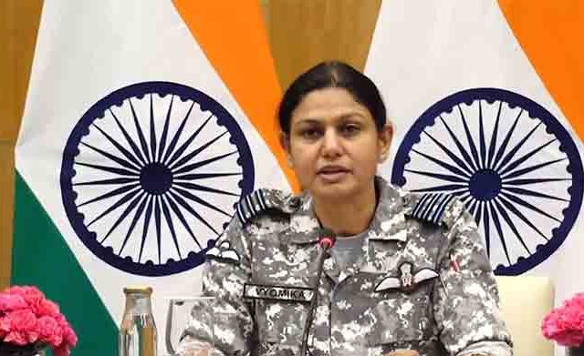 Operation Sindoor: पाकड्यांचा दृष्टपणा, आपल्या नागरिकांना मृत्यूच्या दरीत लोटले, हल्ल्यादरम्यान नागरी विमानांचे केले लँडिग, पाहा Photo