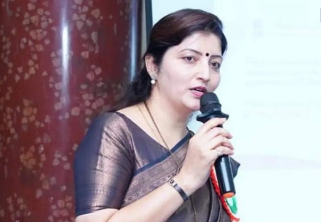Rupali Chakankar: महिला आयोग अध्यक्षपद राजीनाम्याच्या प्रश्नावर रुपाली चाकणकरांचं थेट उत्तर, “राजीनामा मागणं ही विरोधकांची भूमिकाच”