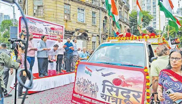 चीनी वस्तूंवर बहिष्कार घालण्याची महिलांची शपथ