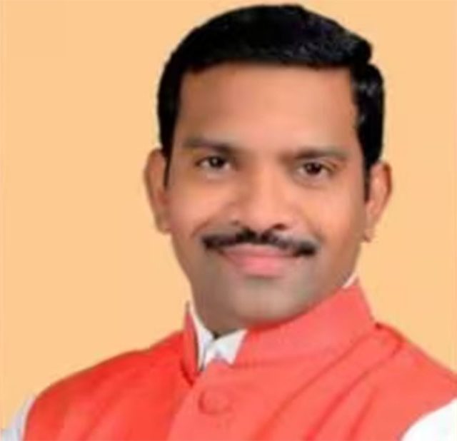 अकरावी प्रवेशासाठी ऑफलाइन प्रणालीची मागणी