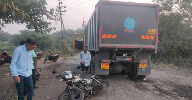 अवैध अवजड वाहतुकीमुळे दूरशेत रस्ता बनतोय जीवघेणा