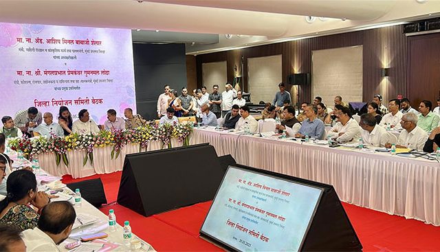 यंत्रणांनी १०० टक्के निधी खर्च करण्यासाठी काम करावे