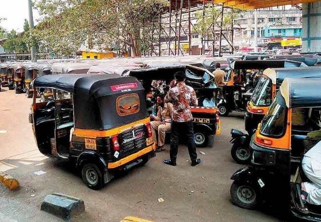 Auto Rickshaw Rent Hike: आता शेअर रिक्षाचे भाडे वाढले! सर्वसामान्यांच्या खिशाला आणखी एक चटका