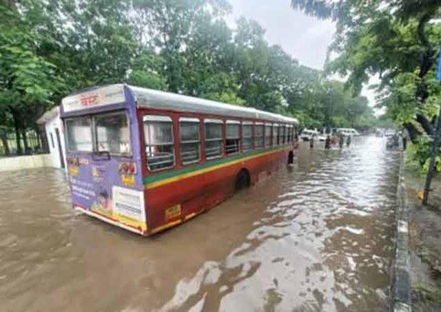 ‘१०० मिमीपेक्षा जास्त पावसाच्या पाण्याचा निचरा करणारा आराखडा तयार करा’