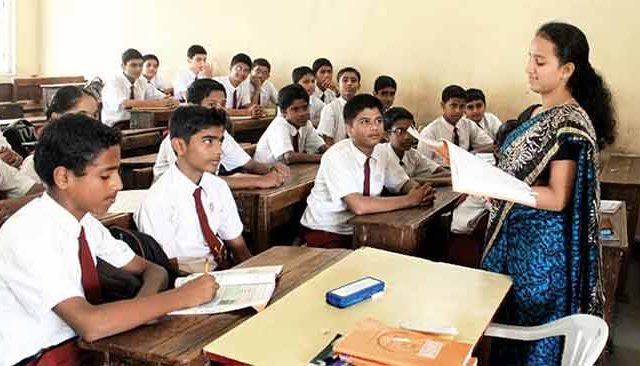 मुंबईमध्ये हजारो मुले शाळाबाह्य