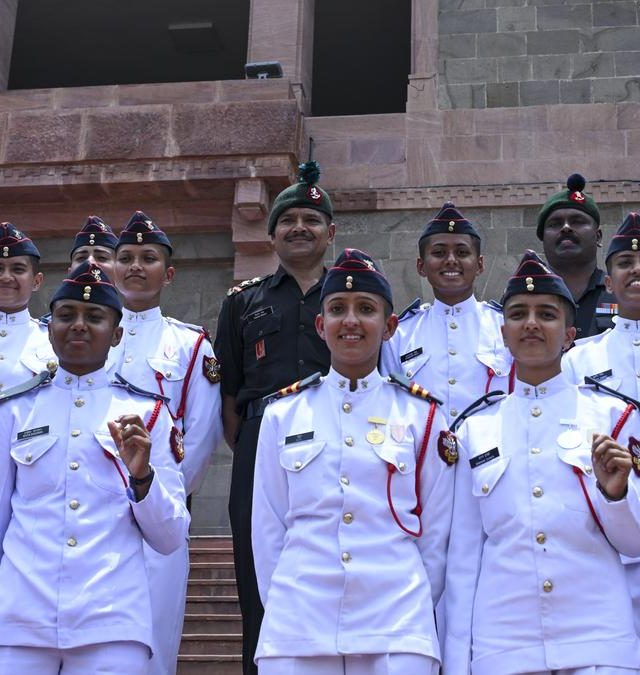 ऐतिहासिक : NDA मधून एकाचवेळी १७ मुली सैन्यात दाखल
