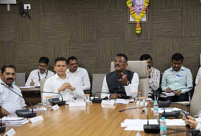 ओवळा-माजिवड्यातील विकासकामे १५ ऑगस्टपर्यंत पूर्ण करावी