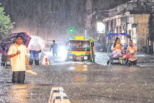 ‘मॉन्सून’ने जोर धरल्याने राज्यात मुसळधार पावसाचा इशारा