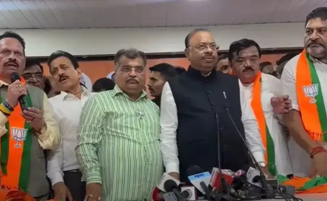 नाशिकच्या राजकारणात भूकंप, सुधाकर बडगुजर आणि बबनराव घोलप यांचा भाजपात पक्षप्रवेश