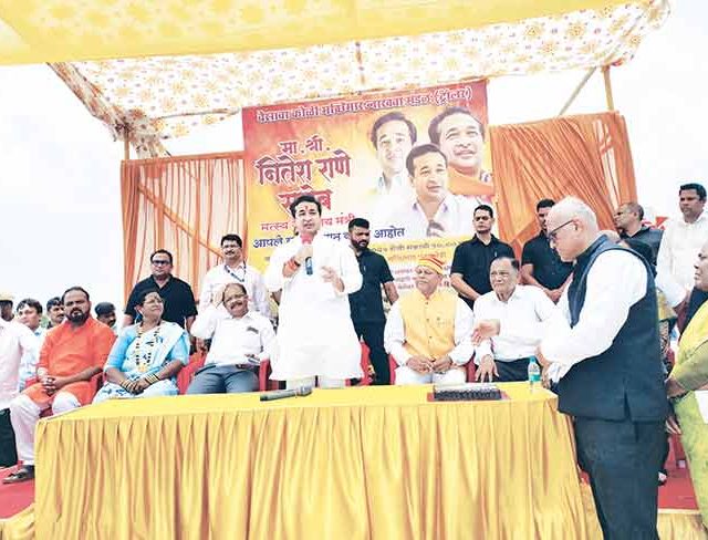 मंत्री नितेश राणे यांनी केली  वर्सोवा जेट्टीची पाहणी
